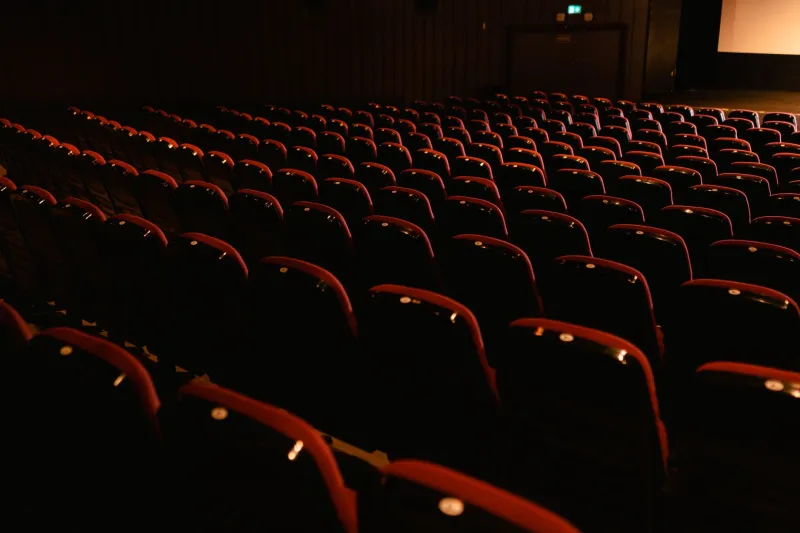 Wenn der Ton verstummt: Die dramaturgische Macht der musiklosen Leinwand